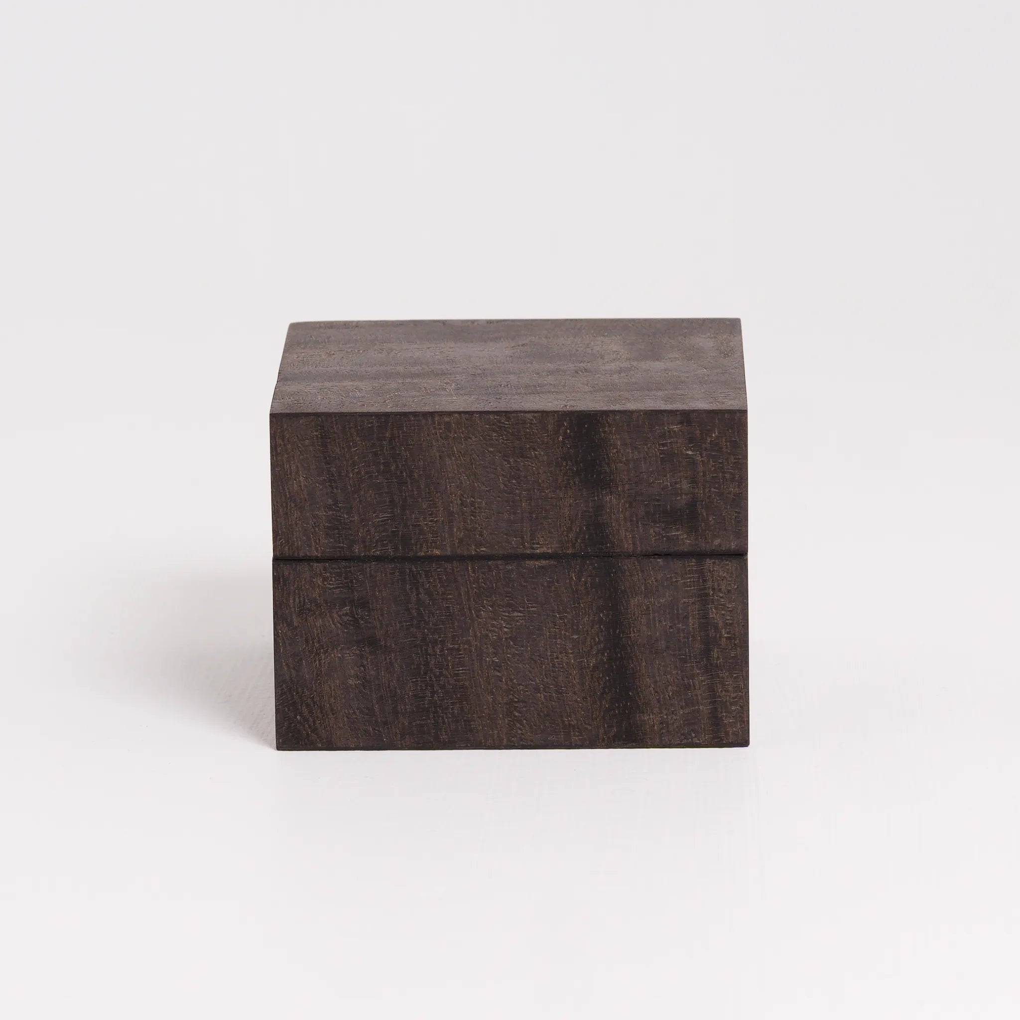 Dyed Eucalyptus Ring Box (No. 003)