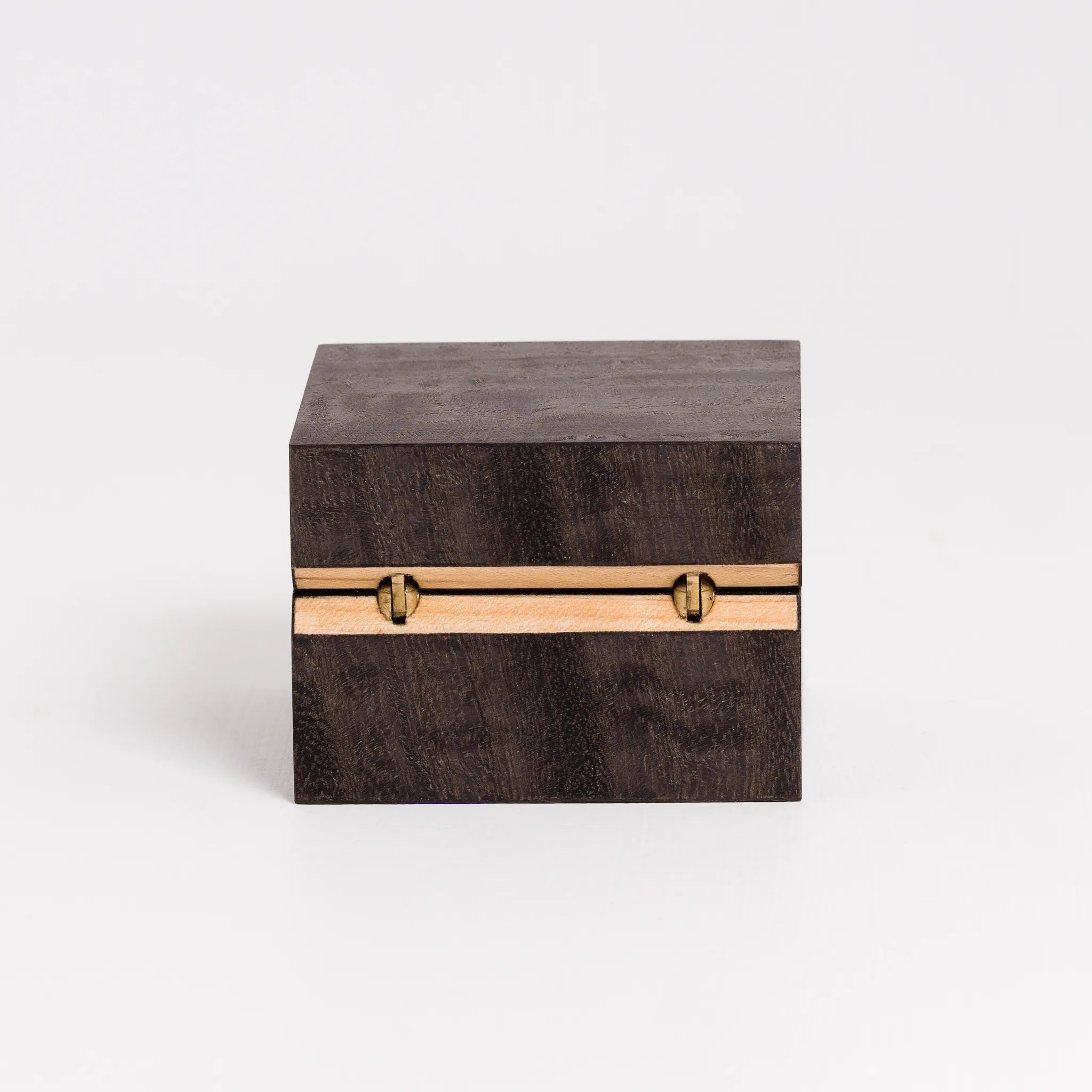 Dyed Eucalyptus Ring Box (No. 003)