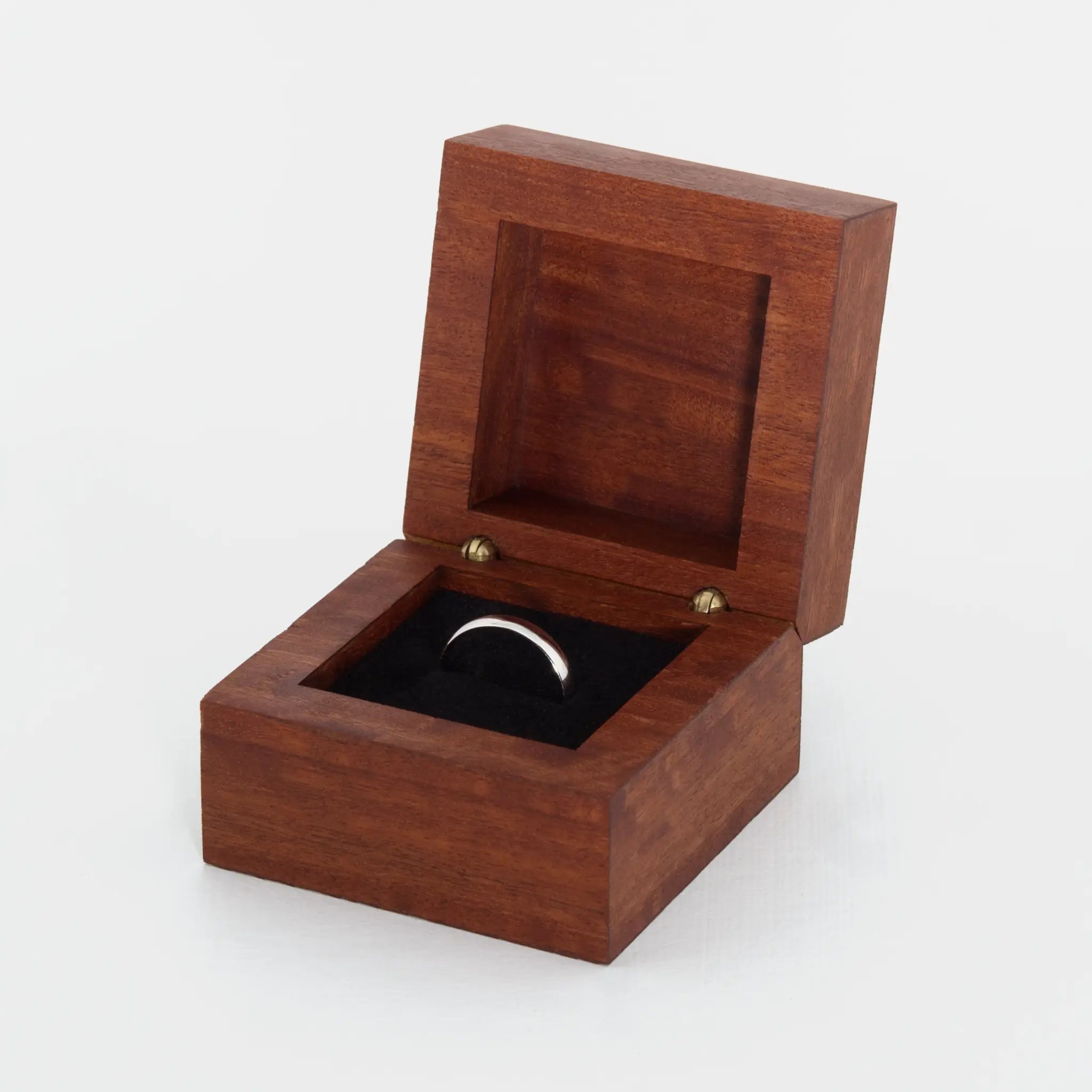 Eucalyptus Ring Box (No. 004)