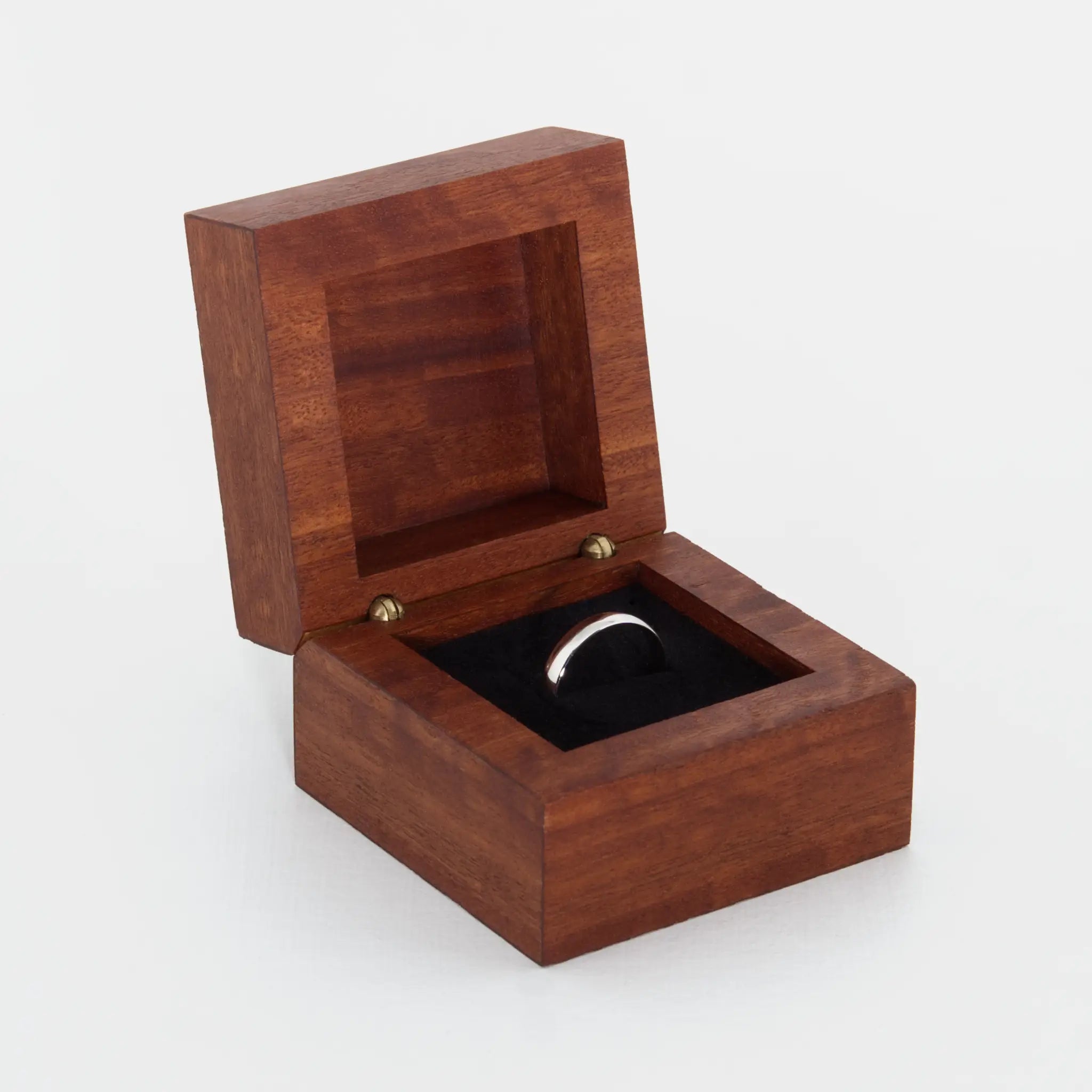 Eucalyptus Ring Box (No. 004)