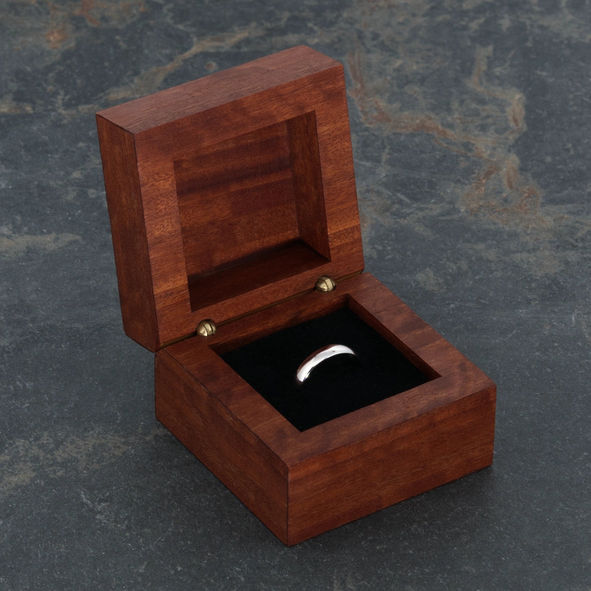 Eucalyptus Ring Box (No. 004)